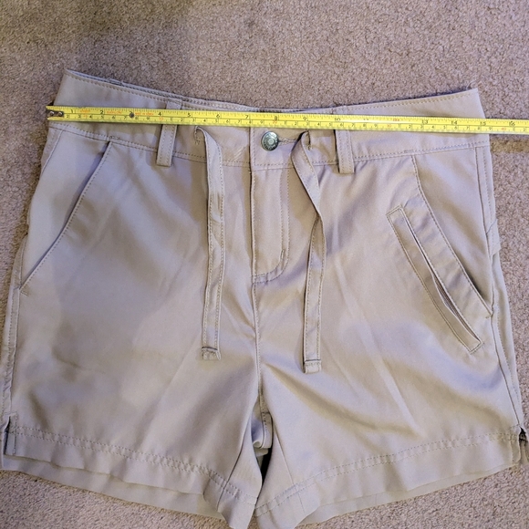 Magellan Outdoors Women's Hiking Shorts Khaki XS - Picture 2 of 9